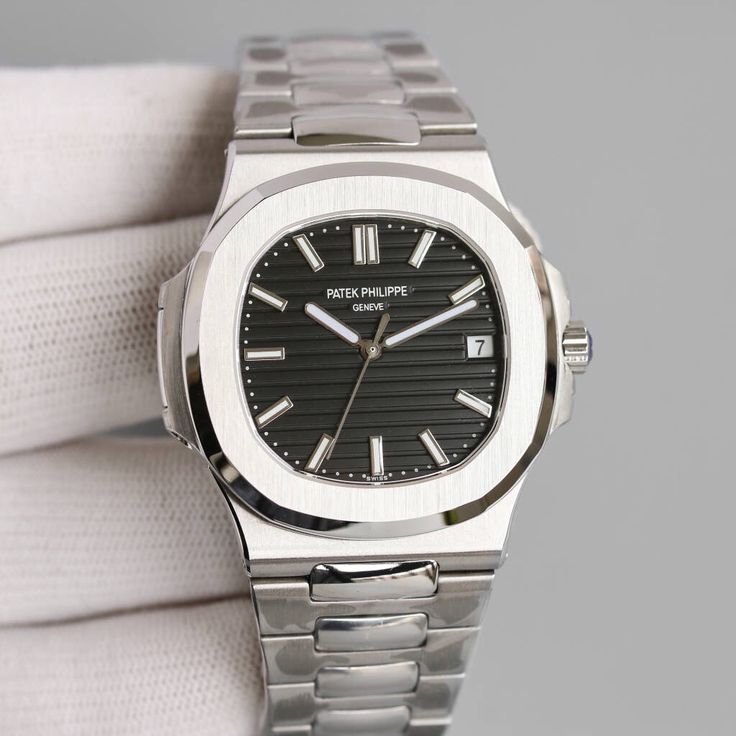PATEK PHILIPPE – NAUTILUS